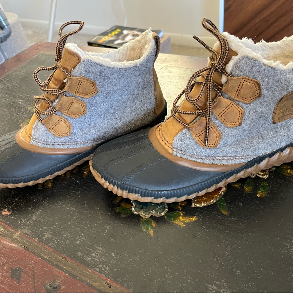 Sorel Grey, Tan & Black Insulated Waterproof Boots
